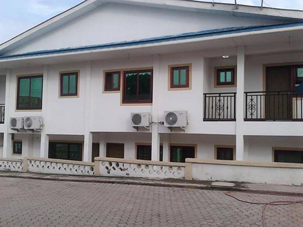 Okumah Hotel Кумаси Екстериор снимка