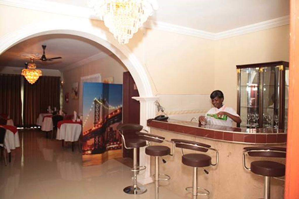 Okumah Hotel Кумаси Екстериор снимка