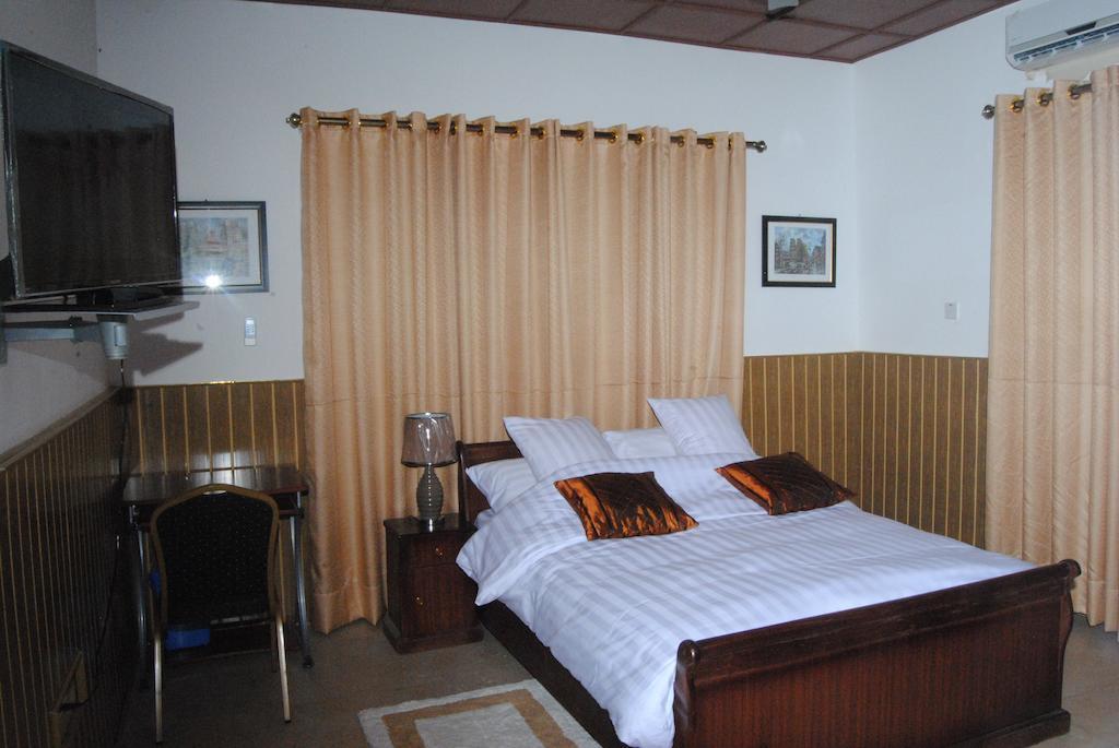Okumah Hotel Кумаси Стая снимка