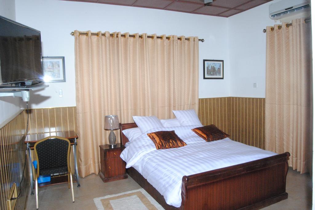 Okumah Hotel Кумаси Стая снимка