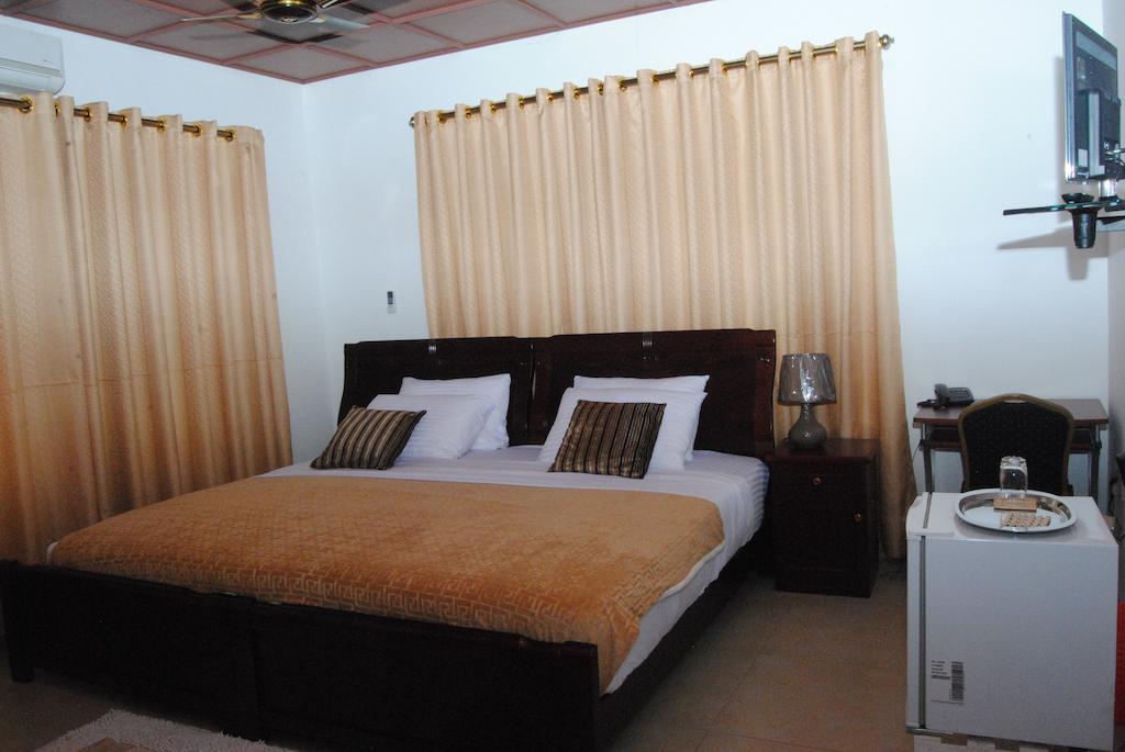 Okumah Hotel Кумаси Стая снимка