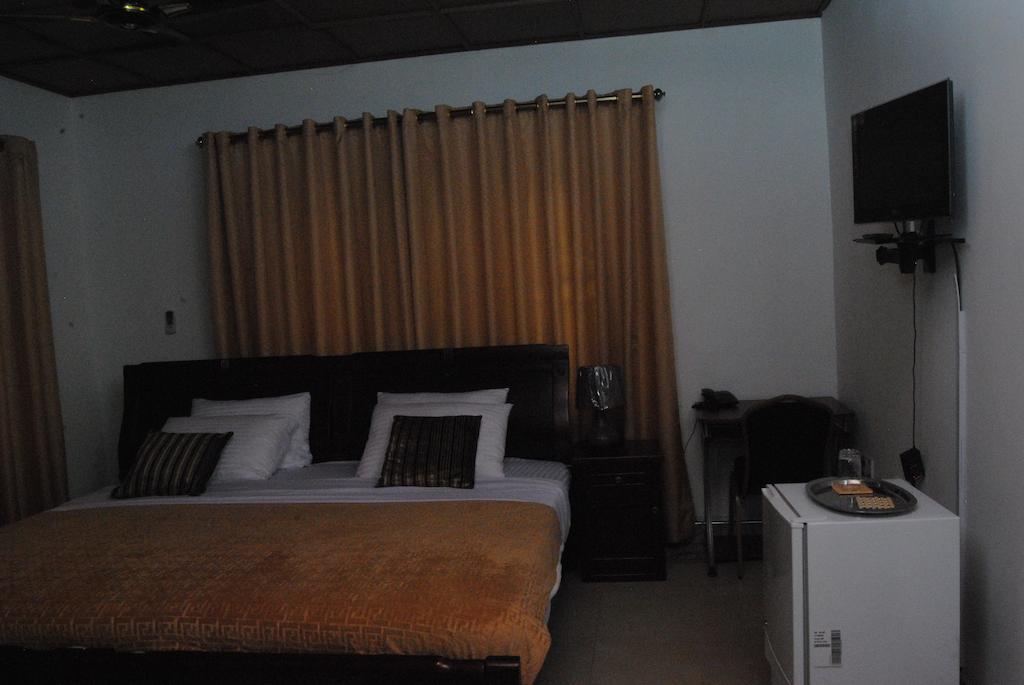 Okumah Hotel Кумаси Стая снимка