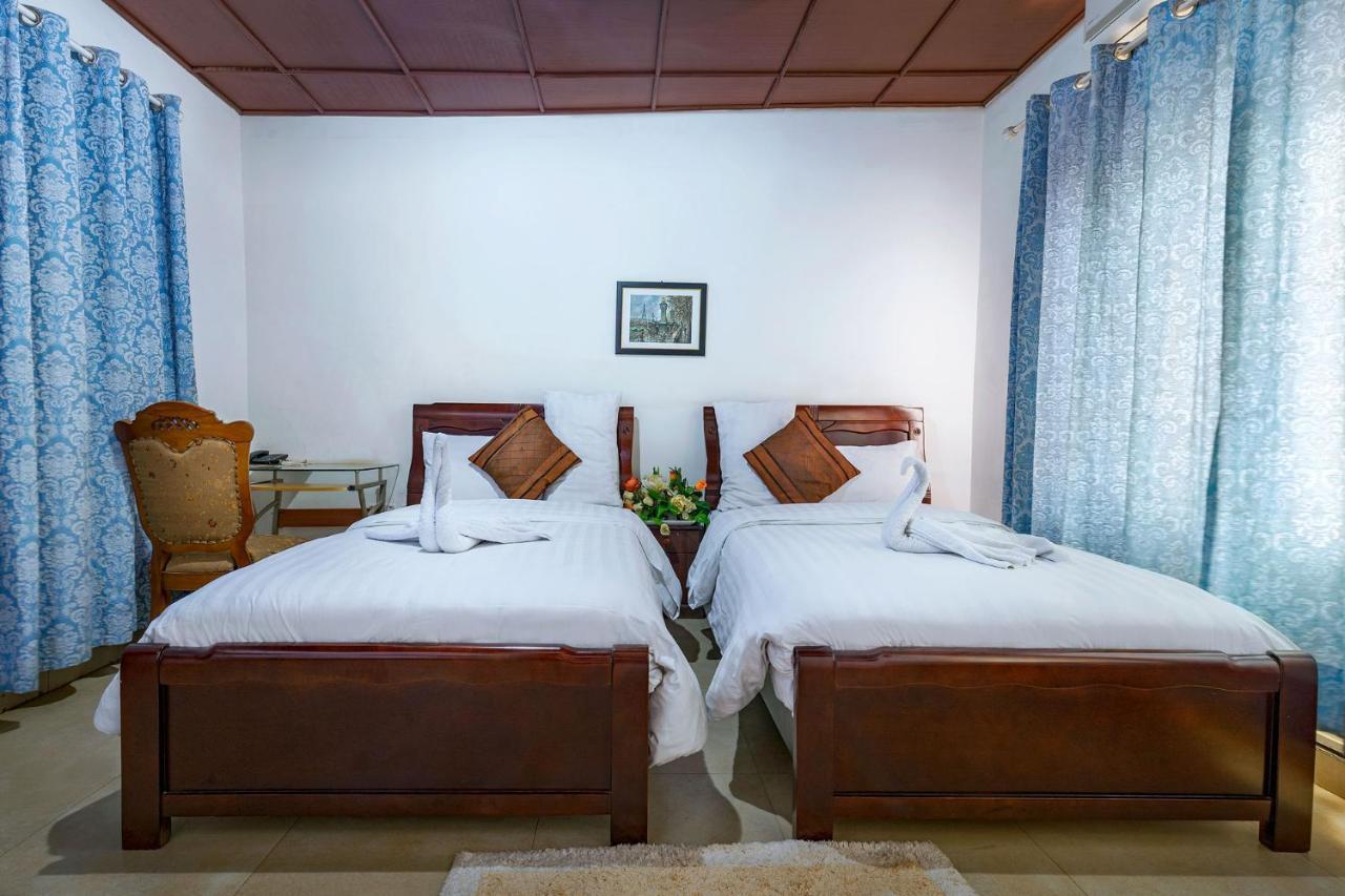 Okumah Hotel Кумаси Екстериор снимка
