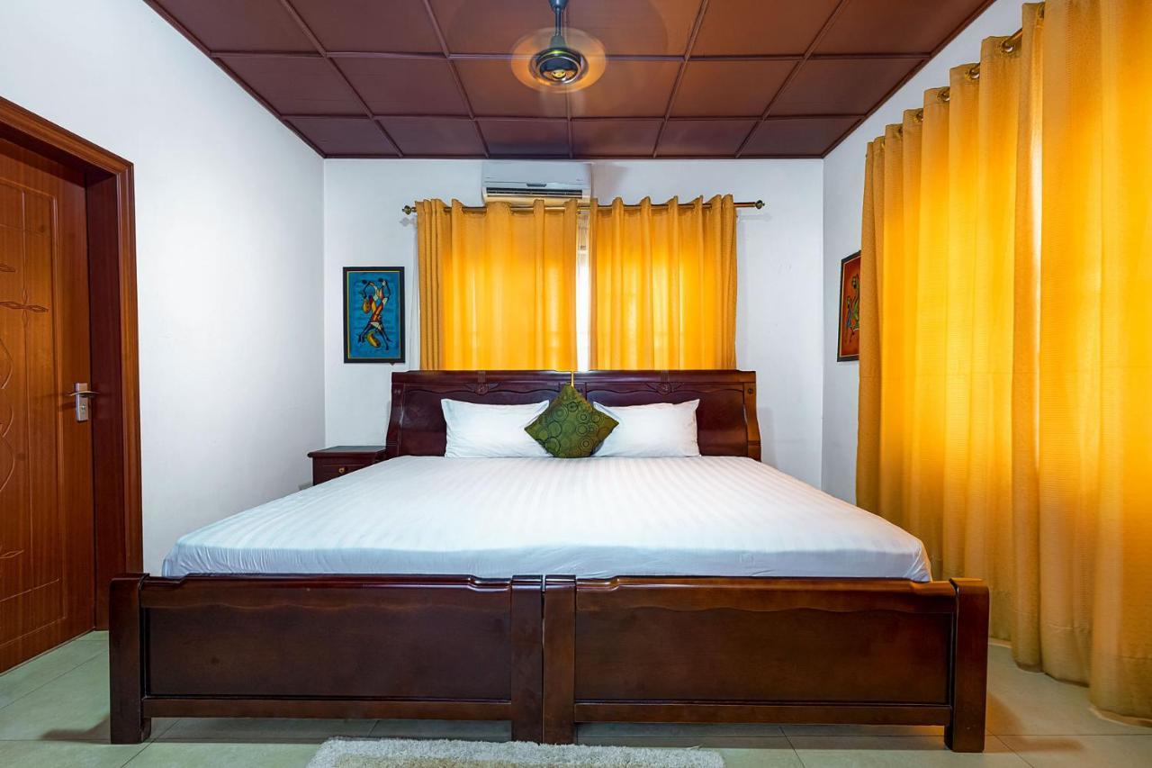 Okumah Hotel Кумаси Екстериор снимка